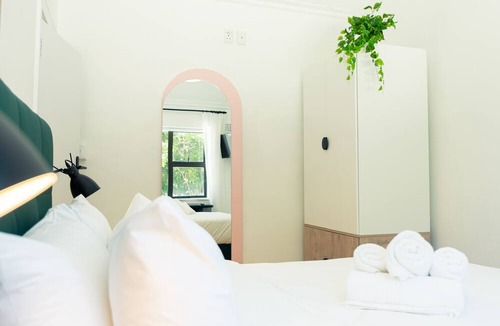 Three Anchor Bay House | Neighbourgood Hill