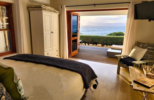 De Kelders Bed & Breakfast | Kleinzee Oceanfront Guesthouse