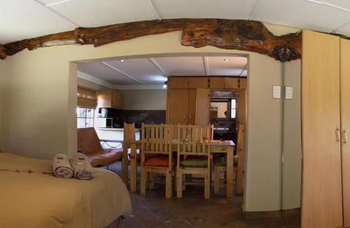 Piet Retief Cabin | Emahlathini Guest Farm
