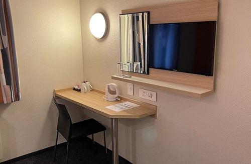 Germiston Hotel | Road Lodge Germiston Lake