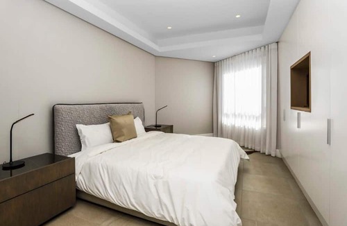Parkwood Apartment | Remarkable 2-bed Apartment in Johannesburg