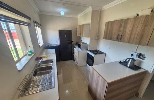 Kempton Park House | Ithonsi Guesthouse