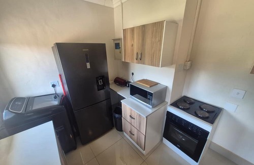 Kempton Park House | Ithonsi Guesthouse