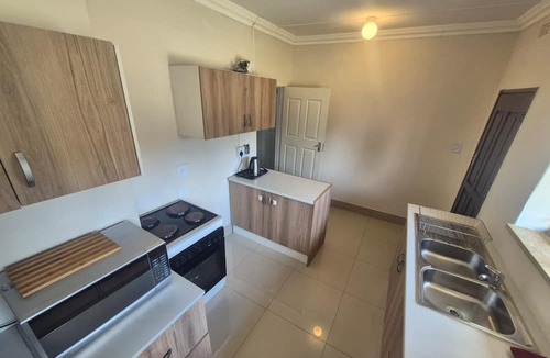 Kempton Park House | Ithonsi Guesthouse