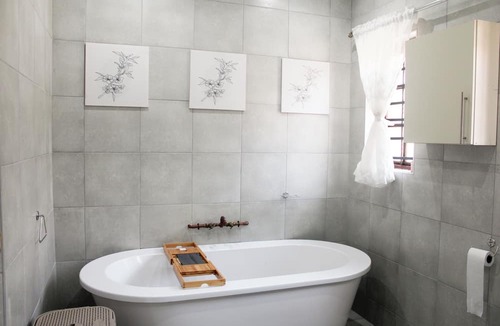 Tierpoort Cottage | Idyllic getaway surrounded by lush greenery on the outskirts of Pretoria.
