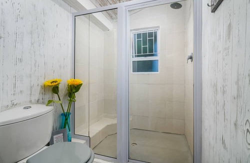 Port Elizabeth House | 302 On Old Seaview Road - Stargazer Cottage
