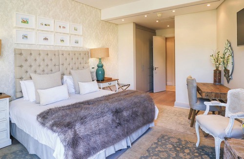 Victoria and Alfred Waterfront Apartment | One Bedroom Apartment - Fully Equipped Waterfront Based