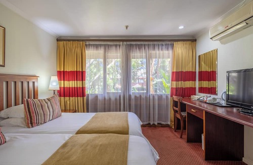Knysna Central Hotel | Knysna Log-Inn Hotel