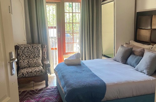 Faerie Glen Condo | Serene Thatched Roof Retreat in Faerie Glen, Pretoria
