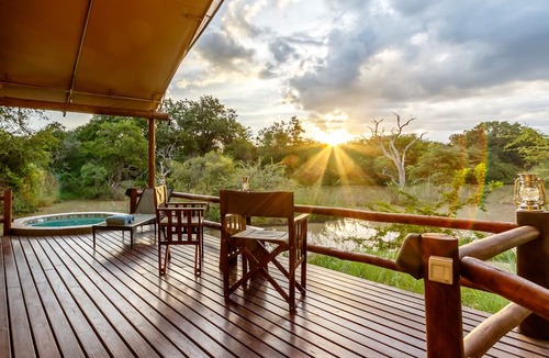 Thorny Bush Game Reserve Hotel | Phelwana Game Lodge
