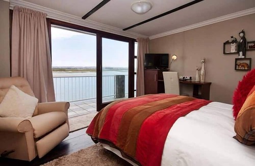 Bluewater Bay House | Isla Riverside Lodge