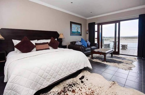 Bluewater Bay House | Isla Riverside Lodge