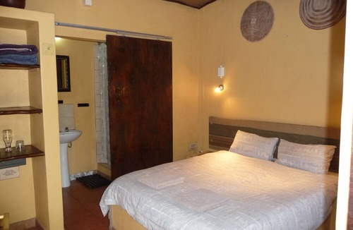 Hluhluwe Hostel | Isinkwe Backpackers Bushcamp