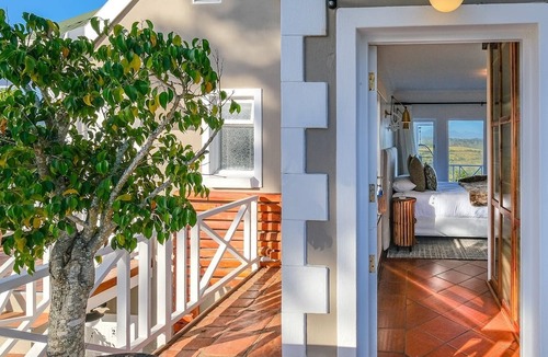 Victoria Bay Hotel | Hilltop Boutique Hotel