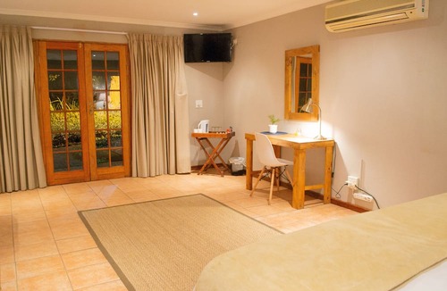 Kempton Park House | Safari Club SA