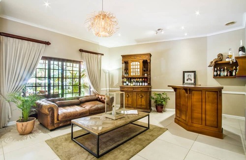 Oudtshoorn House | Hlangana Lodge