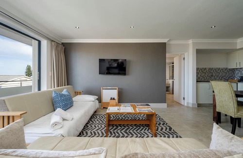 Hermanus City-Centre Hotel | Harbour House Hotel