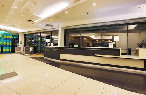 Greater Johannesburg Metropolitan Area Hotel | Holiday Inn Johannesburg - Rosebank by IHG
