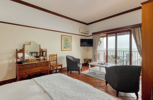 Gordons Bay Central House | Berg en Zee Guesthouse