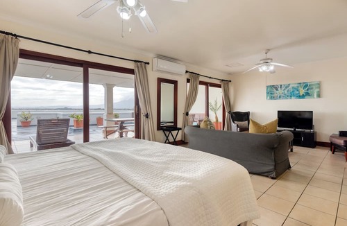 Gordons Bay Central House | Berg en Zee Guesthouse