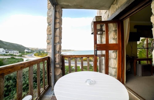 L'Agulhas Cabin | Agulhas Country Lodge
