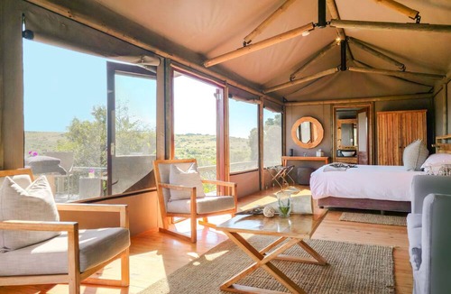 Paterson Cabin | Hlosi Game Lodge - Amakhala Game Reserve