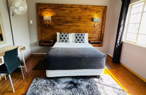 Komani House | Madeira Bed