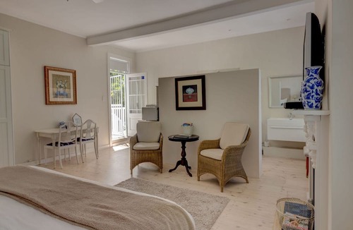 Rondebosch Bed & Breakfast | Sandown Lodge
