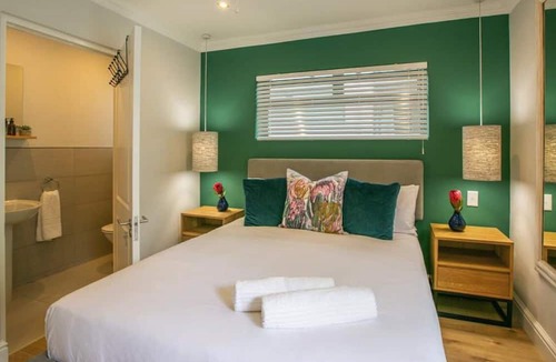 Hout Bay House | Hout & About Guest House