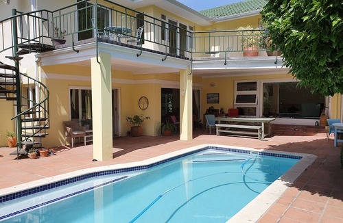 Newlands House | On Pinewood Guest House