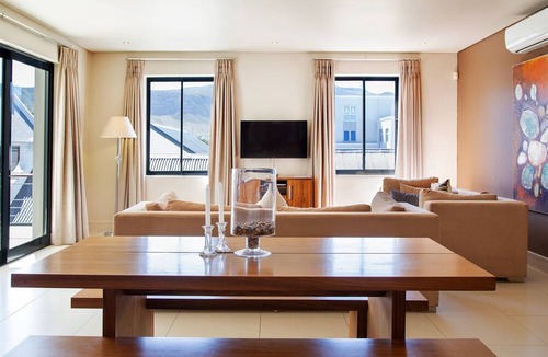 Hermanus City-Centre Hotel | Marine Square Luxury Suites