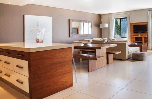 Hermanus City-Centre Hotel | Marine Square Luxury Suites
