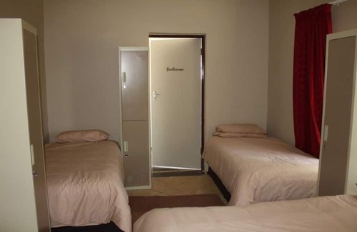 Lephalale House | Room-old Farmhouse for 3 in Limpopo Prov