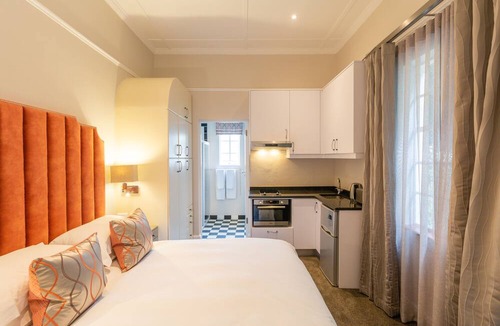 Stellenbosch Central Hotel | Boschhuis Apartments - Stellenbosch