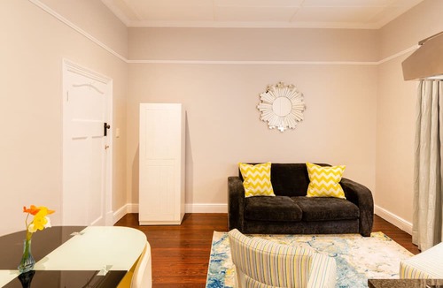 Stellenbosch Central Hotel | Boschhuis Apartments - Stellenbosch