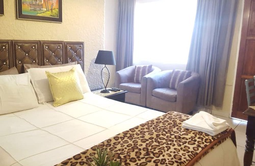 Krugersdorp North House | African Sky Bed and Breakfast