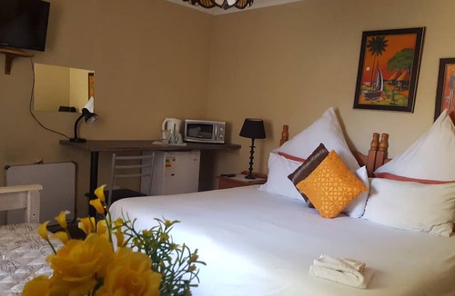 Krugersdorp North House | African Sky Bed and Breakfast