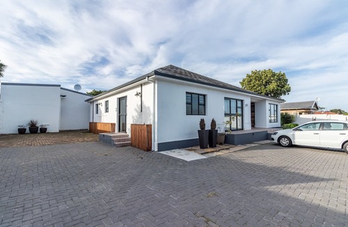 Port Elizabeth House | Cashmere Suites