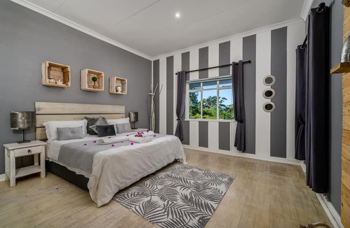 Port Elizabeth Apartment | Sea Studio - Sea-facing