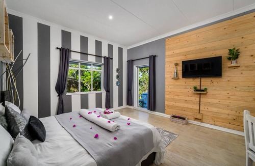 Port Elizabeth Apartment | Sea Studio - Sea-facing