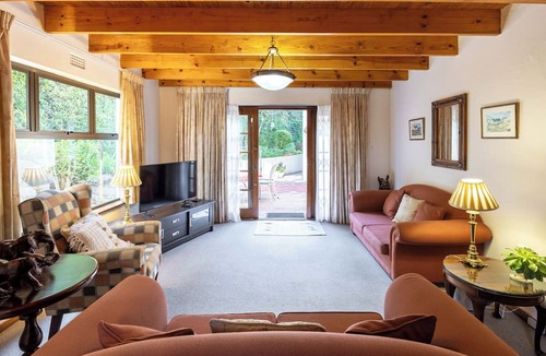 Steenberg Estate Cabin | Plotsklaps Self Catering Cottage