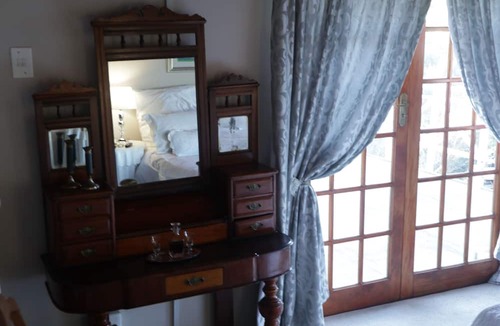 Beacon Bay House | On-the-Summit Lodge & Conference Venue
