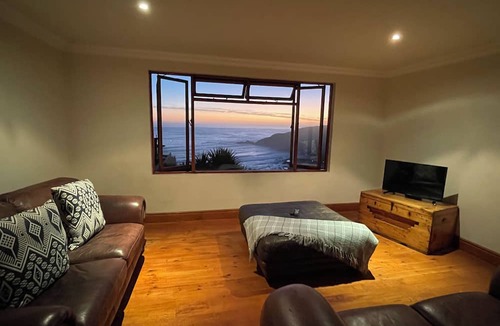 Herolds Bay Hotel | Dutton's Cove Guesthouse
