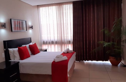 Greater Johannesburg Metropolitan Area Hotel | Alcazaba Lodges
