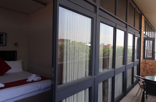 Greater Johannesburg Metropolitan Area Hotel | Alcazaba Lodges