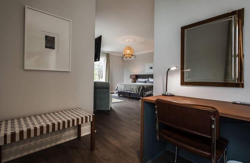 Somerset West House | Waterstone Lodge
