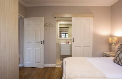 Stellenbosch Central Hotel | Vino Self Catering Apartment
