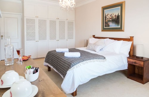 Paradise Hotel | Moncrieff Manor