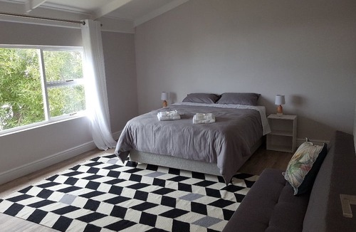 L'Agulhas House | Breeze in