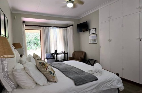 uMlalazi Bed & Breakfast | Birds of paradise B&B
